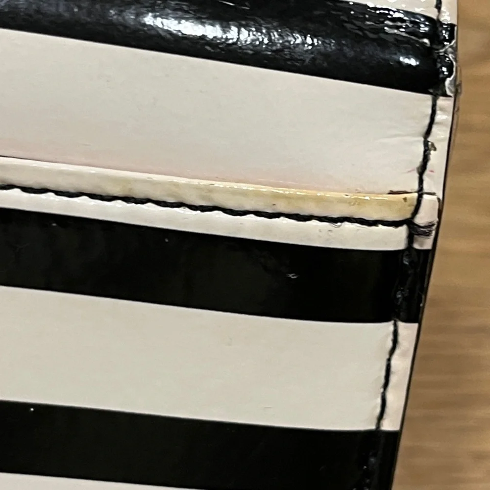 Kate Spade New York Bi-Fold Snap Sandra Wallet Patent Leather Black/Cream Stripe
